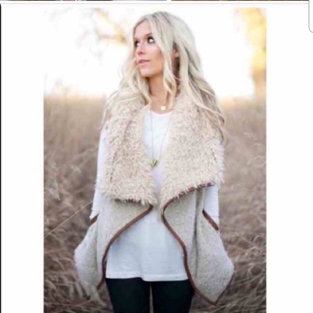 Love Tree Faux fur vest NWOT